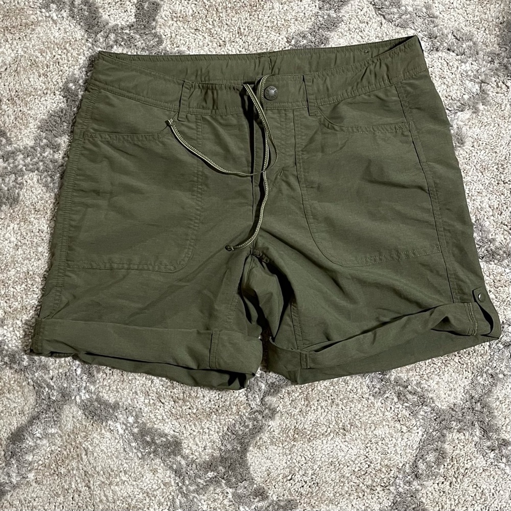 The North Face Horizon II roll-up shorts size 6